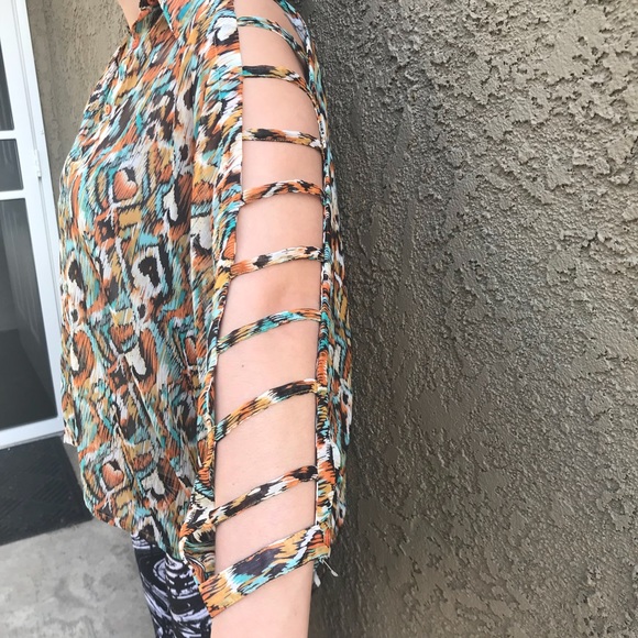 Batwing top cutout sleeves - Picture 3 of 6